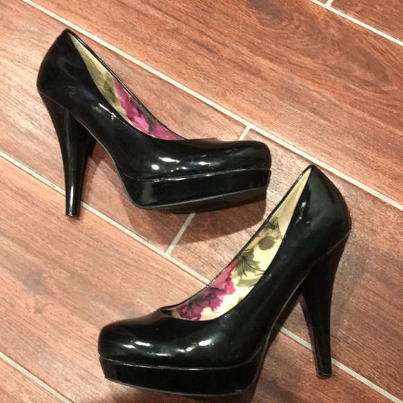Madden Girl  Shiny Black Atonee Platform Pumps - Picture 2 of 4